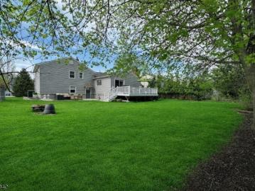 8 Alcott Dr