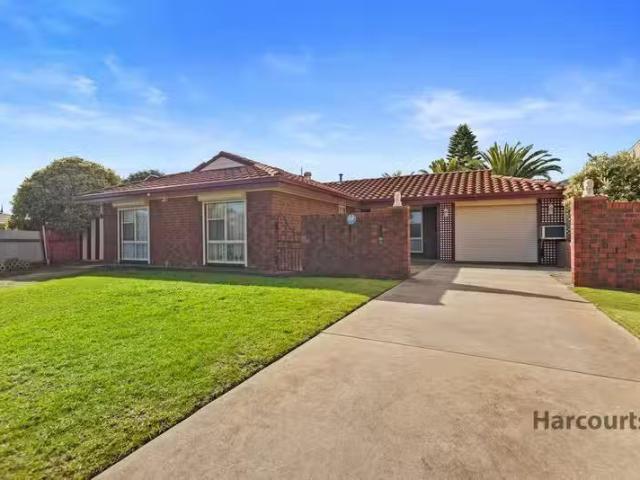 8 Amos Court, MORPHETT VALE, SA 5162 House for Rent