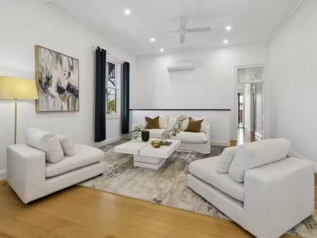 8 Anne Street, CHINDERAH House for rent Listed by Ruby Lewis.