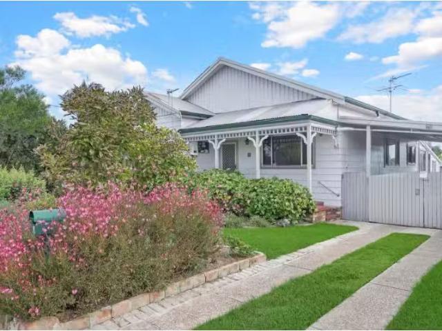 8 Anzac Ave, Cessnock House for rent Listed by Love Rentals o.