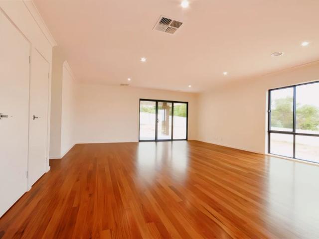 8 Appleford Court, Brown Hill, Melbourne