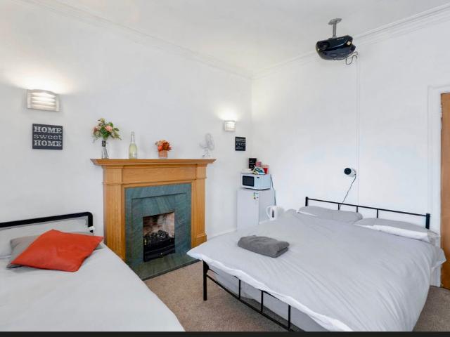 8 Burdiehouse Road, City of Edinburgh, EH16 6PN, United Kingdom | 1 bed house for rent #173115206 | Rentberry