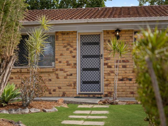8 Battersby StreetOne Mile QLD 4305, Australia