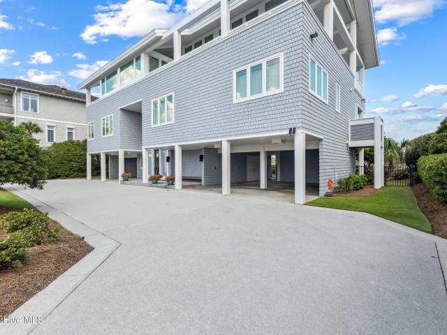 8 Beach Road S