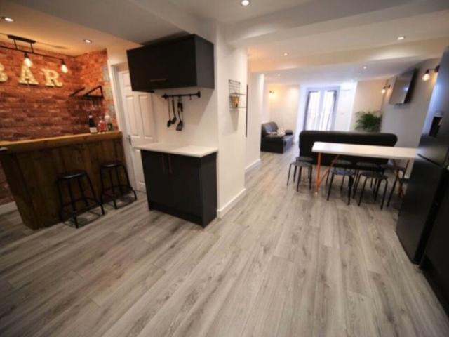 8 Bed 13 Brudenell Avenue, Hyde Park, Leeds LS6 1HD Student