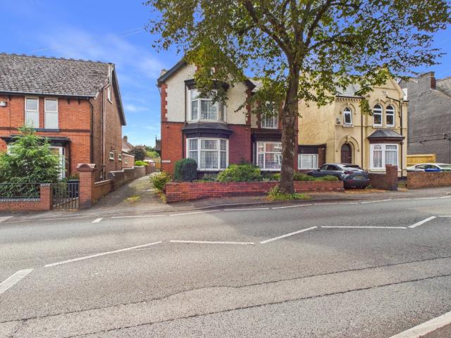 8 bed detached house to rent in Sedgley Road West, Tipton, DY4