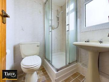 8 bed flat for sale