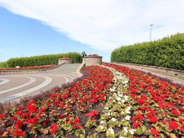 8 bed flat for sale