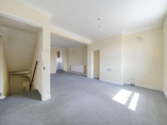 8 bed house for sale