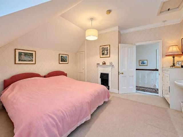 8 bed house for sale