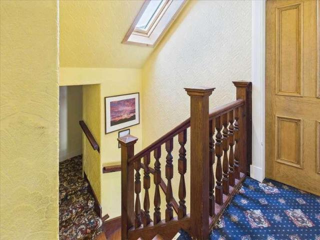 8 bed house for sale