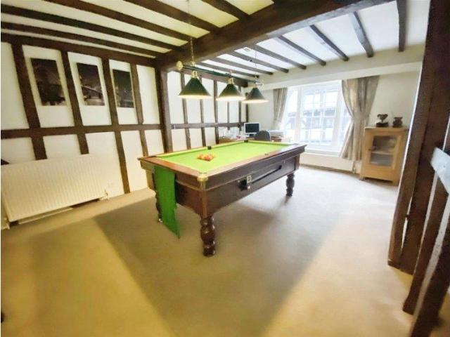8 bed house for sale