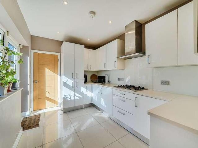 8 bed house for sale