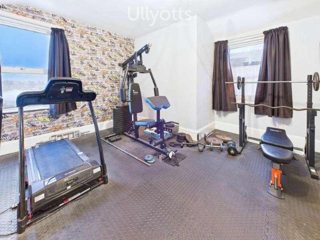 8 bed house for sale
