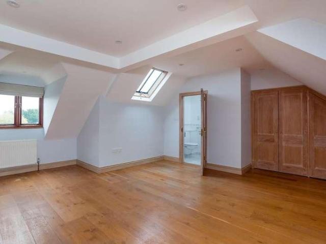 8 bed house for sale