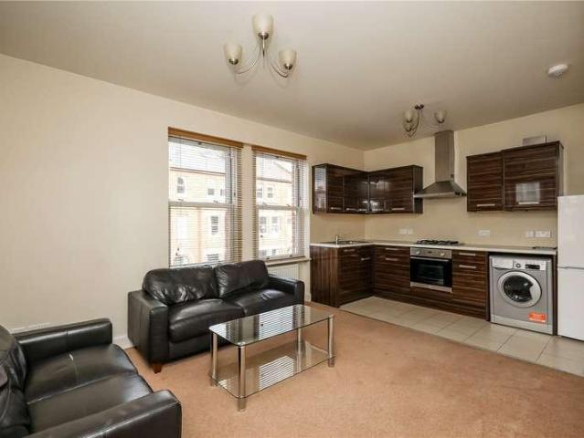 8 bed house for sale