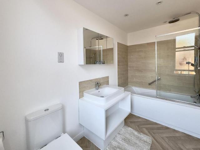 8 bed house for sale