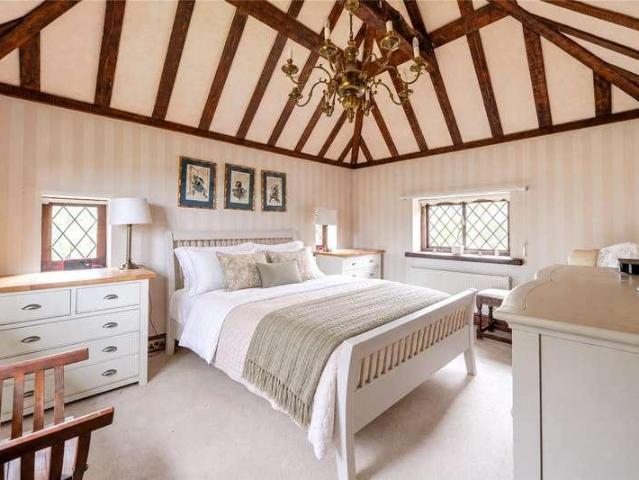 8 bed house for sale