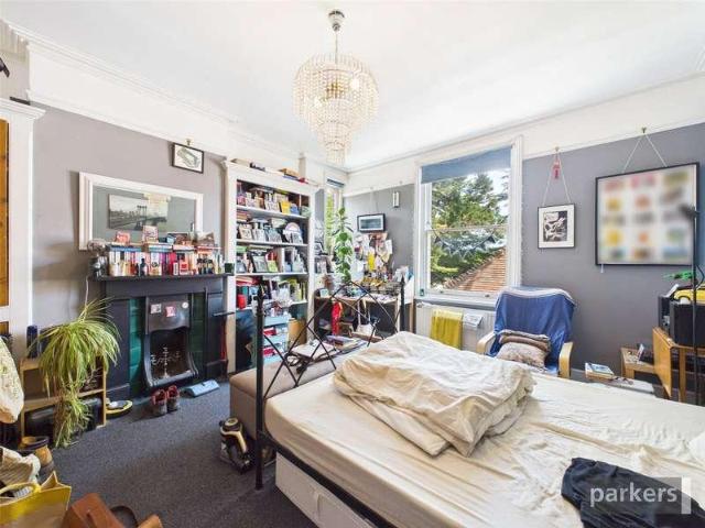 8 bed house for sale