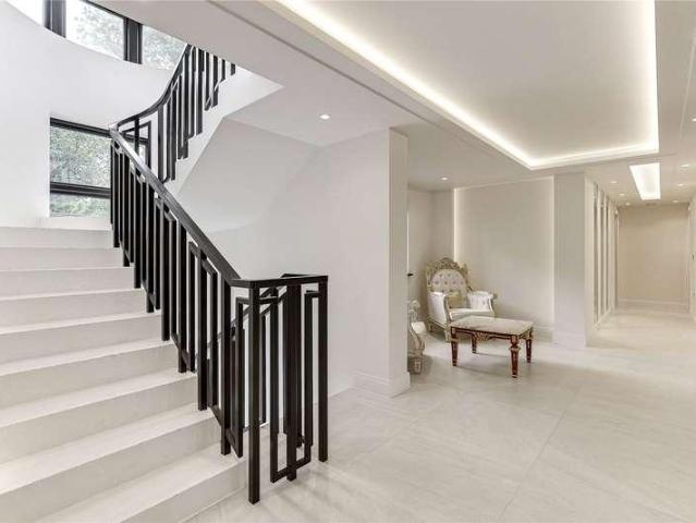 8 bed house for sale