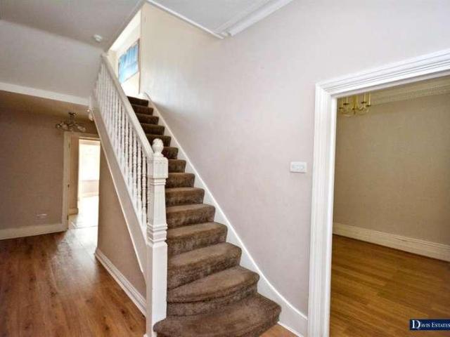 8 bed house for sale