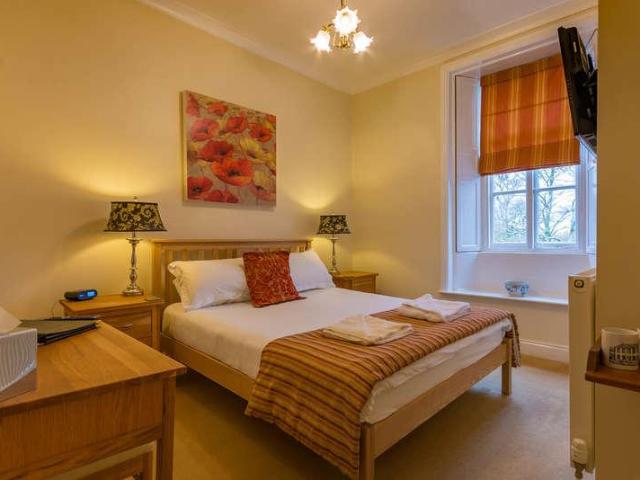 8 bed house for sale