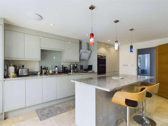 8 bed house for sale