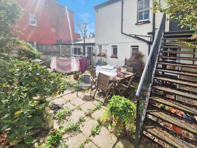 8 bed house for sale