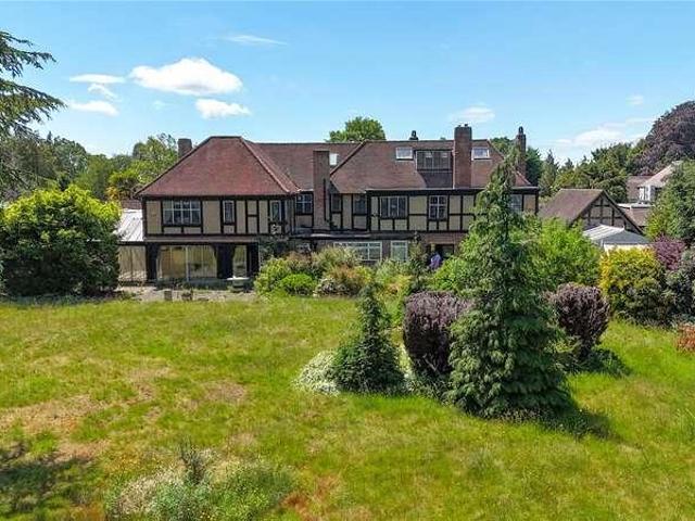 8 bed house for sale