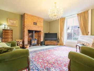 8 bed house for sale