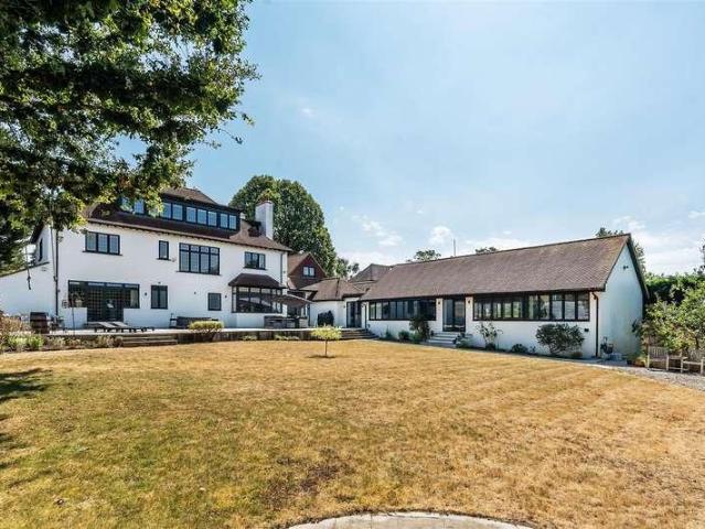 8 bed house for sale