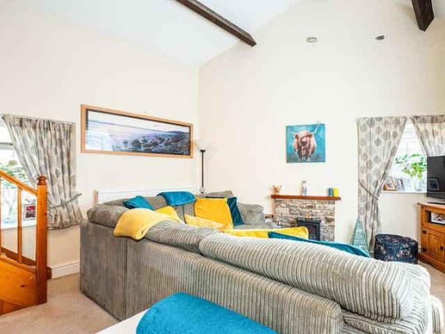 8 bed house for sale