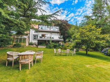 8 bed house for sale