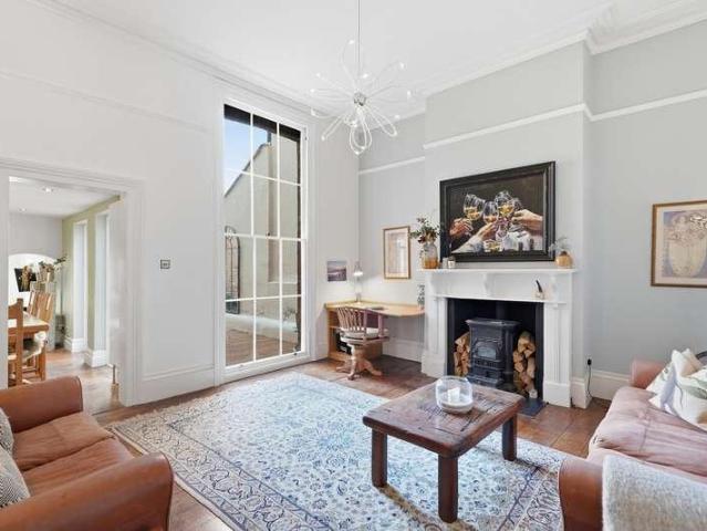 8 bed house for sale