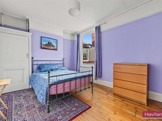 8 bed house for sale