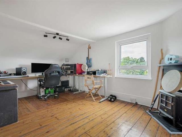 8 bed house for sale