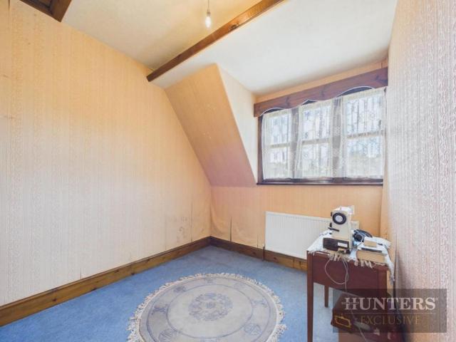 8 bed house for sale