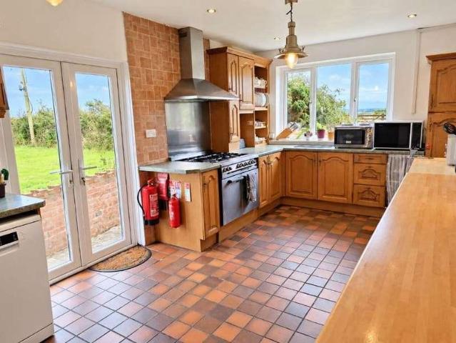 8 bed house for sale
