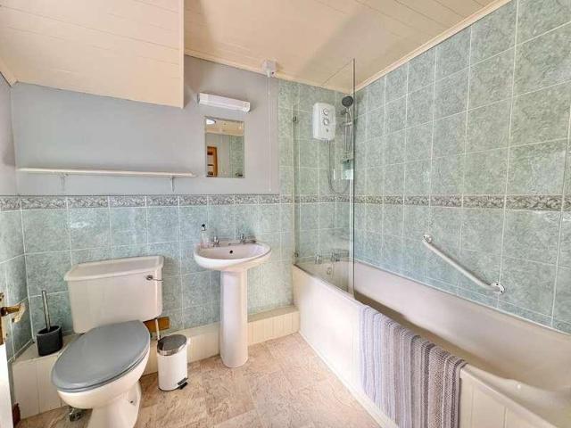 8 bed house for sale