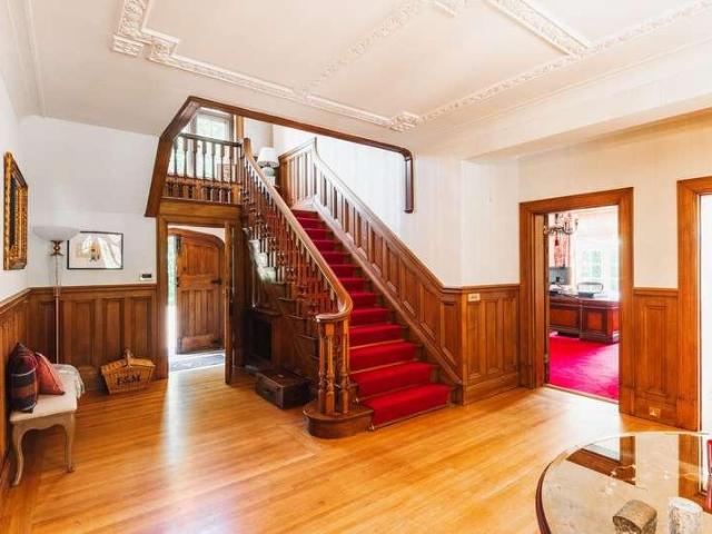 8 bed house for sale
