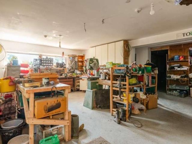 8 bed house for sale