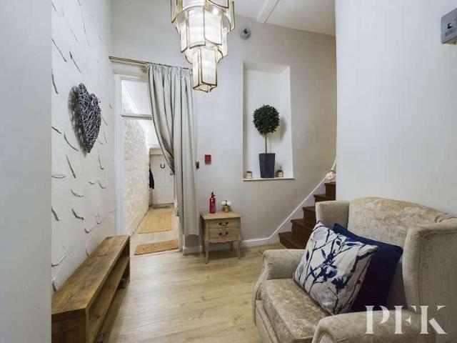 8 bed house for sale