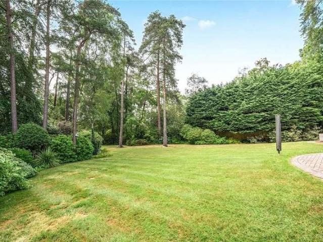 8 bed house for sale