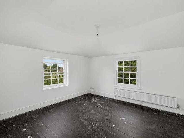 8 bed house for sale