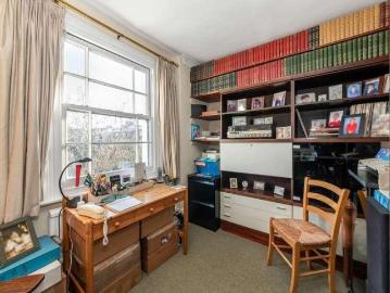 8 bed house for sale