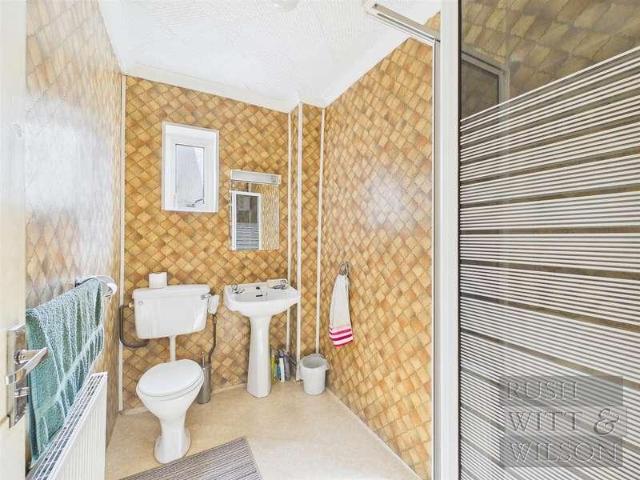 8 bed house for sale