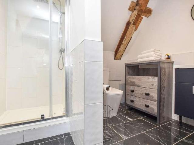 8 bed house for sale
