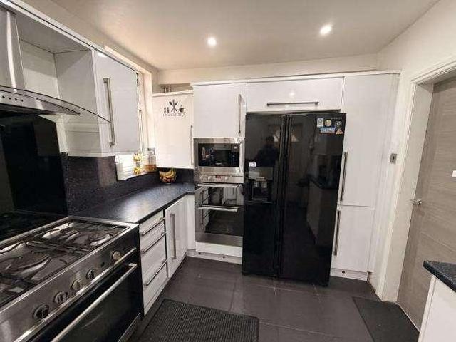 8 bed house for sale