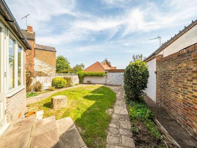 8 bed house for sale
