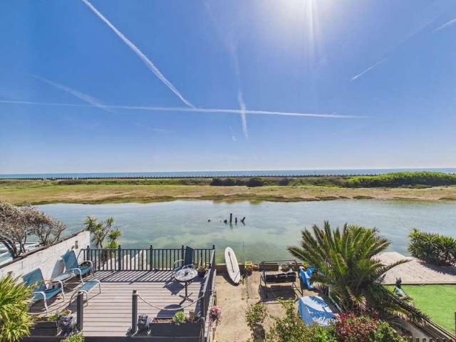 8 bed house for sale